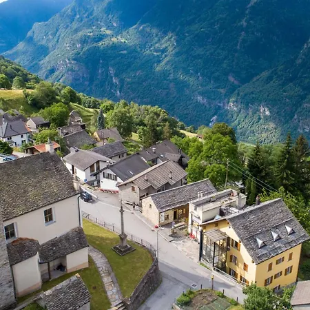 Bed & Breakfast Appartamenti Bertazzi, Cavagnago - Self Check-In 3*